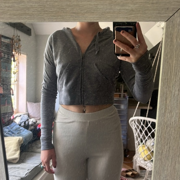 Vintage Grey cropped zip up - Picture 2 of 5